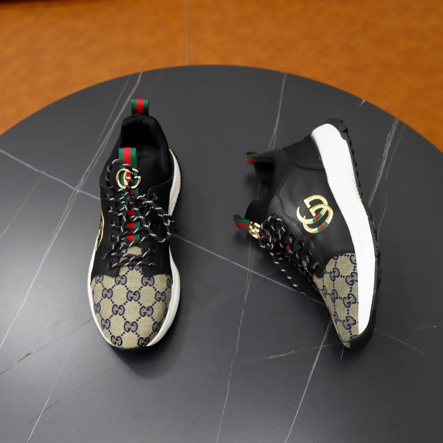 Ex-factory price: 462💰🙅‍♂️🙅‍♂️🙅‍♂️ Brand: GUCCI Standard code: 38-44 (45 customized) Grade: Same as the official website Material: Original material splicing Comfortable and breathable lining Lightweight and wear-resistant sports outsole Style category: Men's fashionable casual shoes Running sneakers Distinguished luxury brand elements Top luxury Color: actual picture color